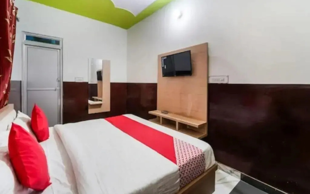 OYO 82804 Hotel Shiva