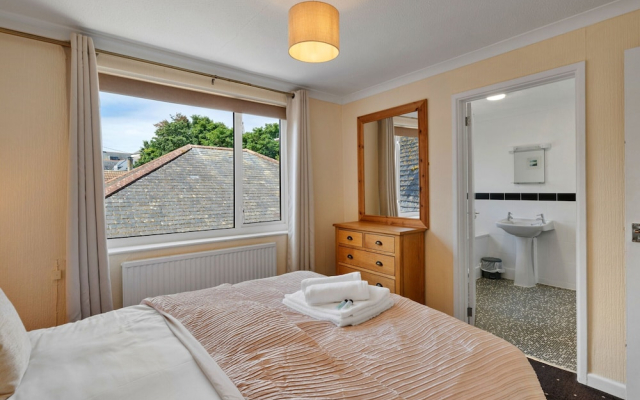 Cozy St Ives Apartment Retreat, No Deposit