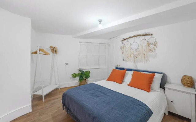 2 Bedroom W/ensuites-sleeps 6, 20min to Citycentre