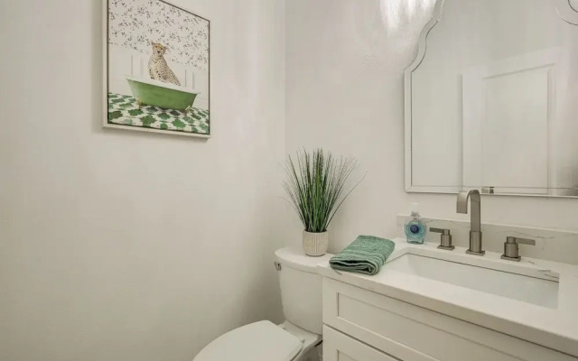 Walk to Mississippi River: Grafton Townhome!