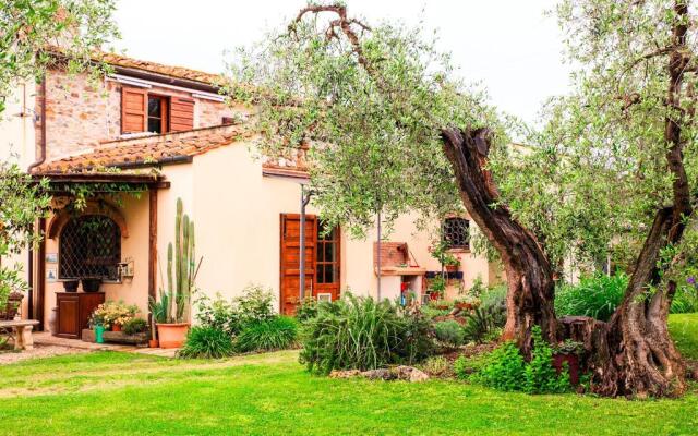 Отель Bed and breakfast I Glicini Кастаньето-Кардуччи вид на фасад