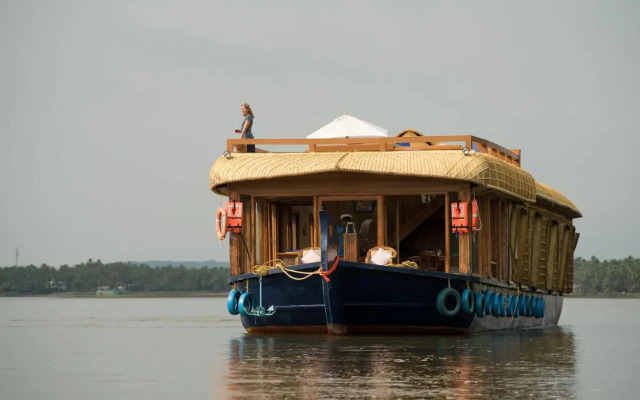 The Lotus - Houseboat