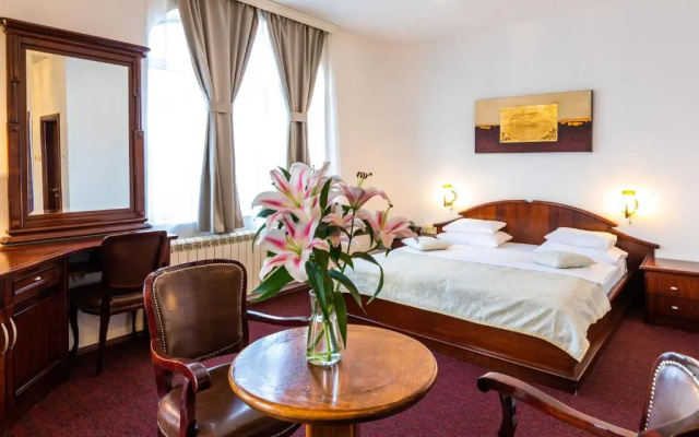 Garni Hotel Royal Crown