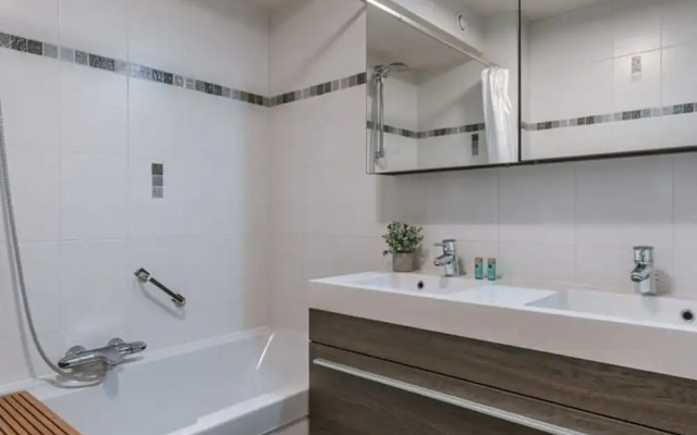 Bright Apartment With Parking Near the Beach