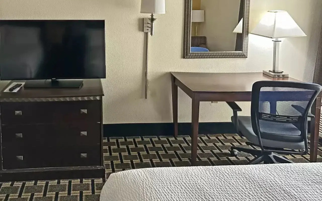 Holiday Inn Express Hotel & Suites Lexington-Hwy 378