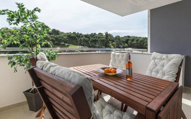 Nice Apartment in Premantura With 2 Bedrooms and Internet