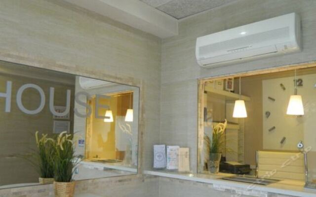 Отель Hostal House вид на фасад