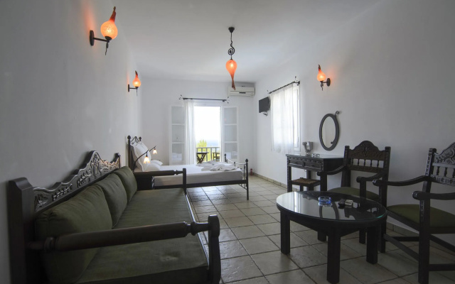 Yperia Hotel