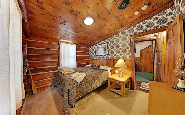 Grand Pines Cabin Number 2