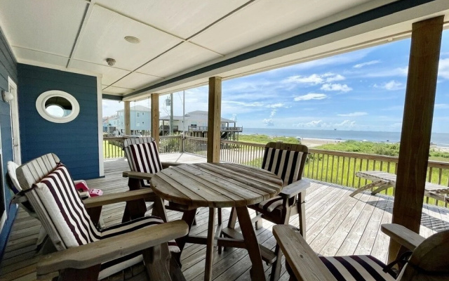 Beachy Beach 3 Bedroom Home by Redawning