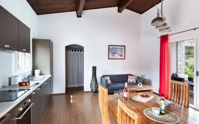 Villa Amelie With 2 Bedrooms and 2 Bathrooms