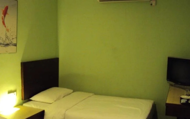 Golden Bay Hotel