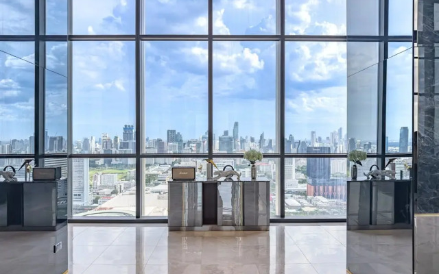 New Residence in Central Bangkok Siam Paragon · Central World
