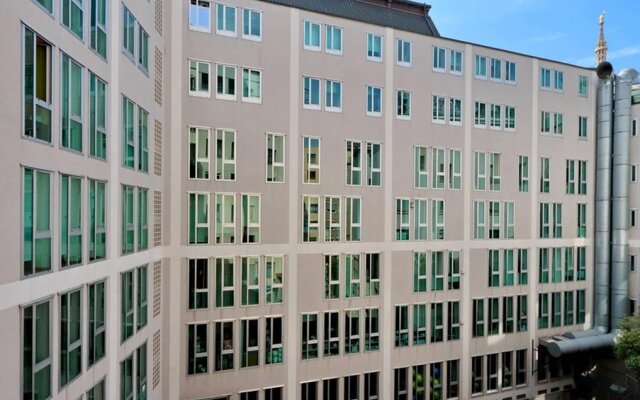 Отель Duomo - Apartments Milano Италия, Милан - 2 отзыва об отеле, цены и фото номеров - забронировать отель Duomo - Apartments Milano онлайн вид на фасад
