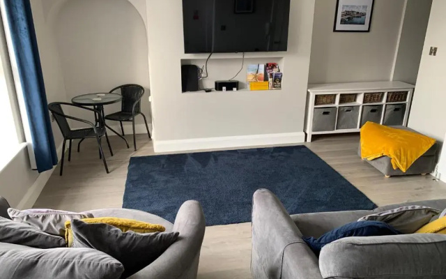 Luxurious Fully-equipped Seafront Apartment
