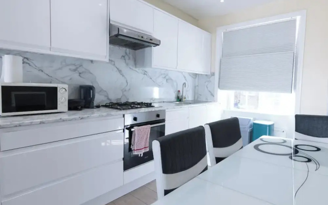 2-bed Gucci Flat - Sleeps 6 & Close to Harrods