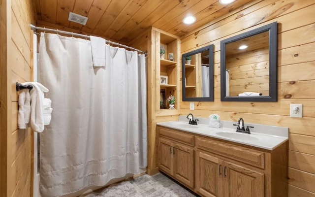 Cozy Bear Lodge by Jackson Mountain Rentals