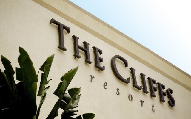 Отель The Cliffs Resort вид на фасад