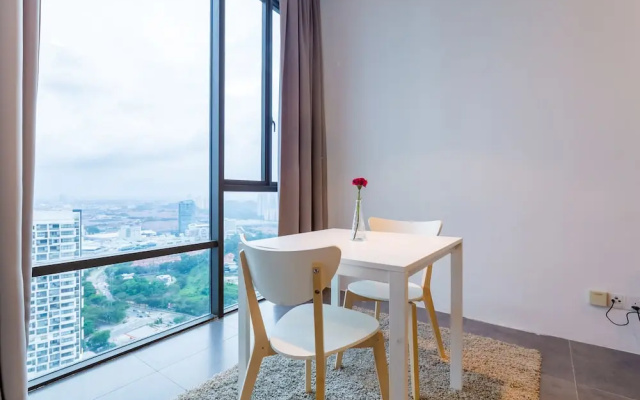 Luzzeri Suite Empire Damansara