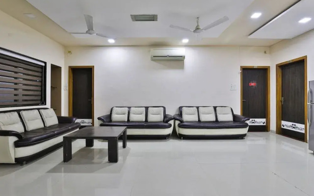 Varma Palace By OYO Rooms