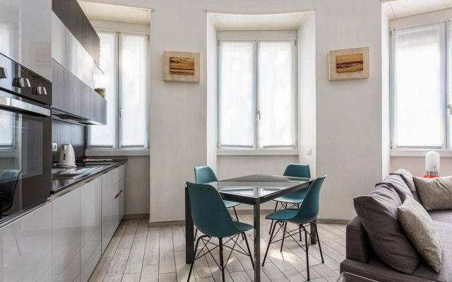 Wide and Bright Apartment next to metro station - Pacini