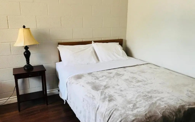 Manitou Motor Inn