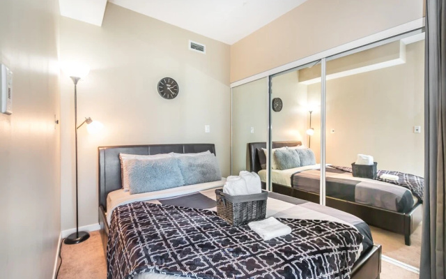 Bremner Condos - Maple Leaf Square