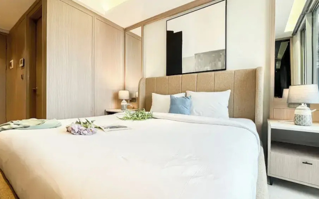 Modern Minimalist Studio Room At Gold Coast Apartment
