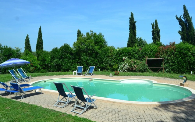 Farmhouse in Vinci With Pool & Vineyards