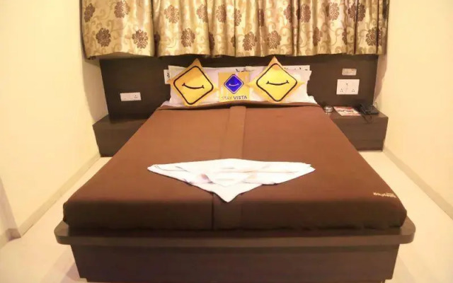 hotel skylawn surat