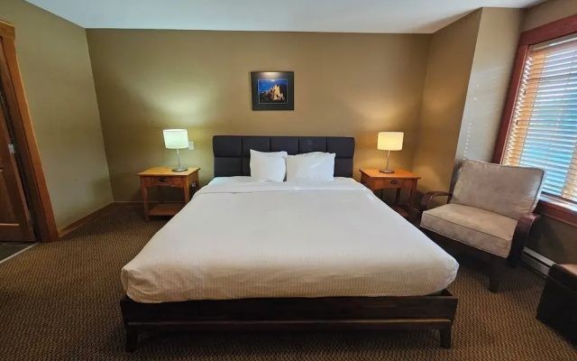 Pinnacle Ridge Chalets by Fernie Lodging