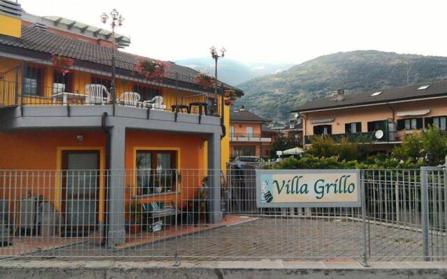 Отель La Casa Del Grillo 2 Аоста вид на фасад
