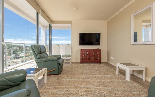 The Crest Penthouse 902