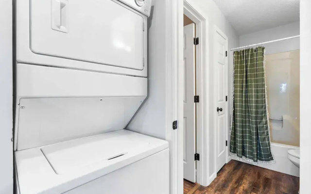 Lake Access Condo Condo for 4!