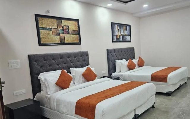 Hotel The Grand