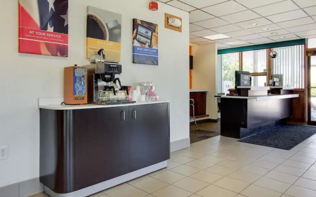 Motel 6 - Geneva