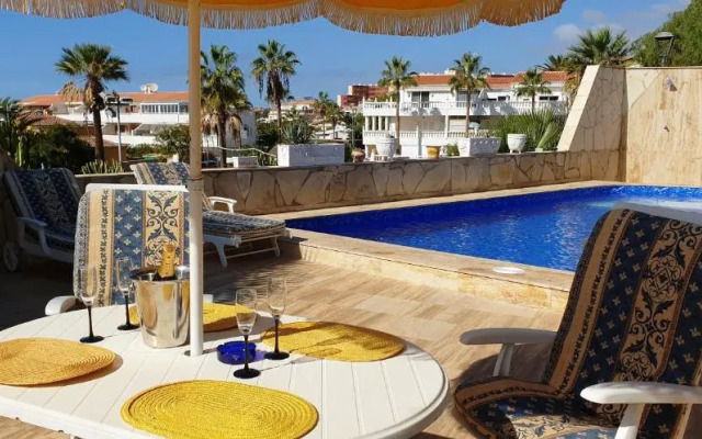 Sunny house with private pool and sea view