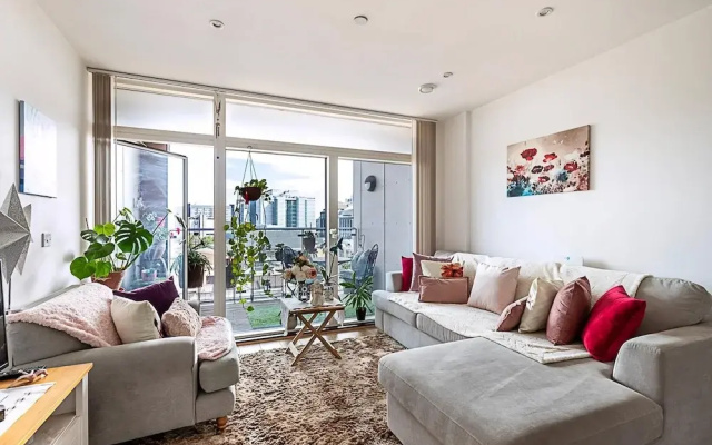 Stylish Canary Wharf Retreat For 2