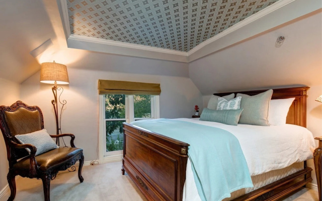 Abode at Heirloom House