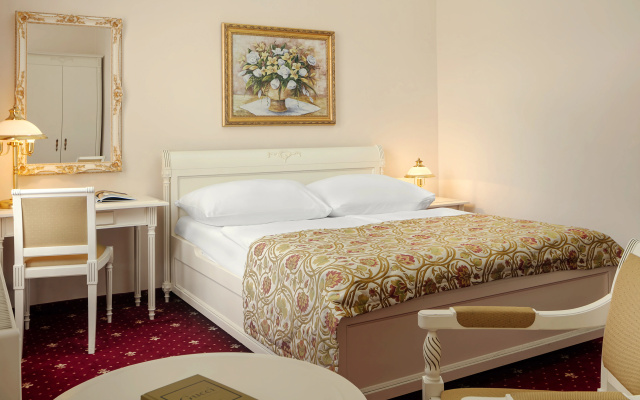 Alqush Downtown Hotel