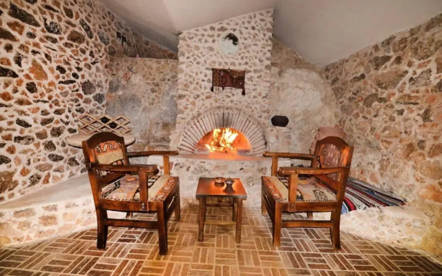 Mi̇dyat Anti̇k Otel