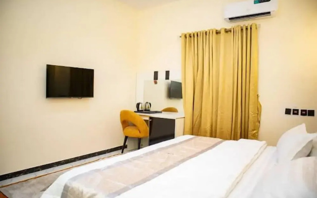 Pula Pula Luxury Hotel and Suites