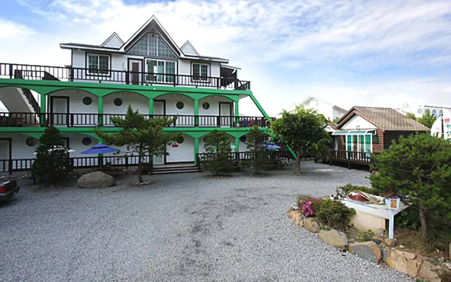 Taean The White House Pension