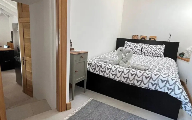The White House Evgrious, Sleeps 4, Close to Beach