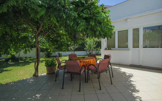Opera Apartments and Studio