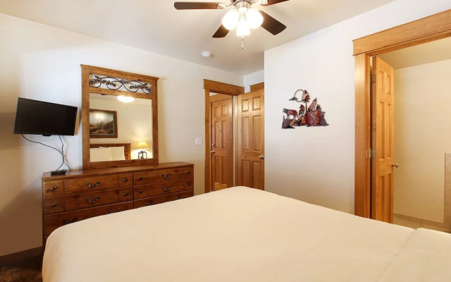Little Matterhorn 17A 1 Bedroom Condo by RedAwning