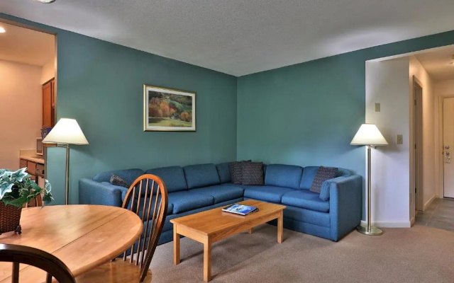 Cedarbrook Queen Suite 103