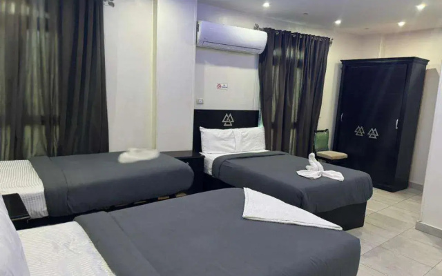 City pyramids inn