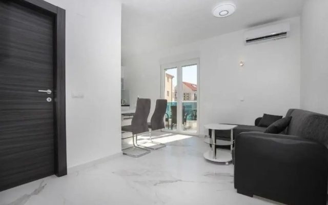 Jakov - Modern and Cosy With Pool - B2