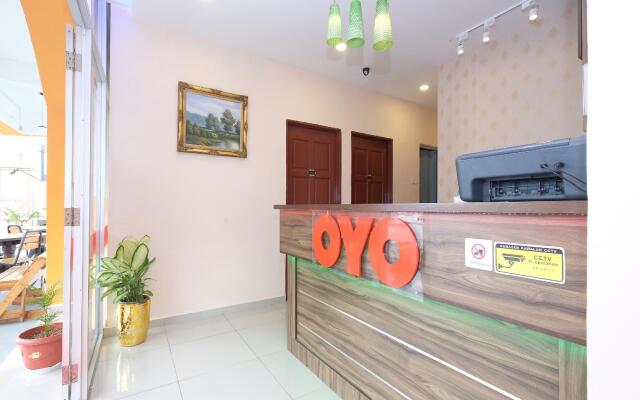 OYO 44029 Tudor Home Inn